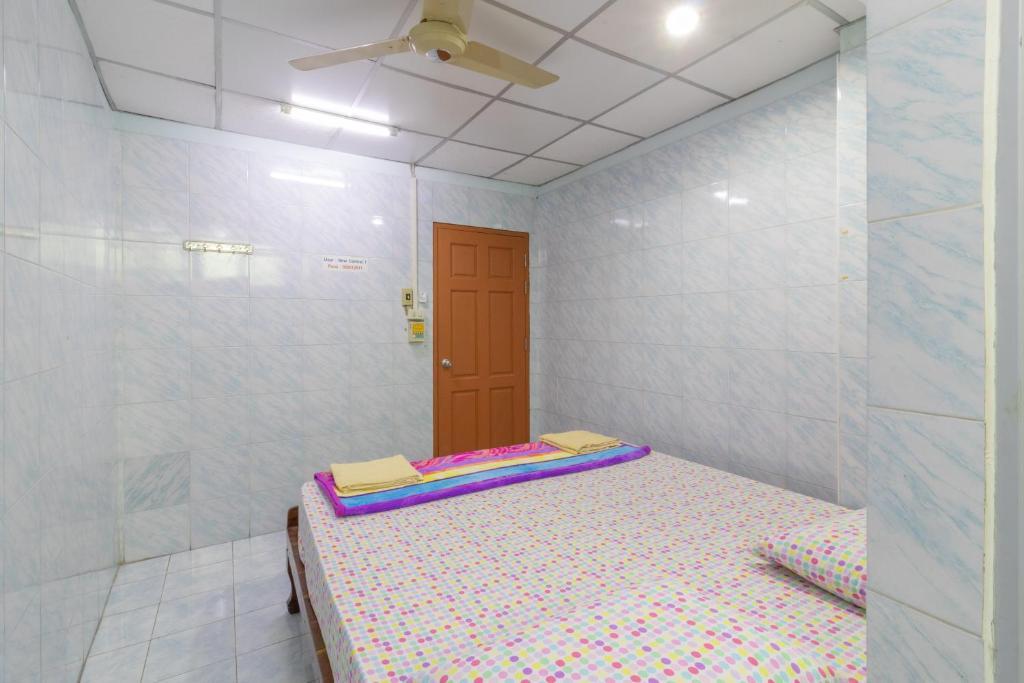 New Central Guesthouse Бангкок Экстерьер фото